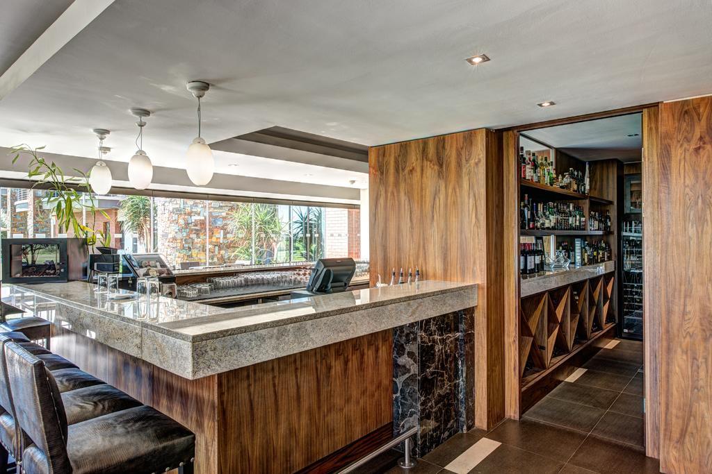 Royal Marang Hotel Phokeng Экстерьер фото The bar at the restaurant