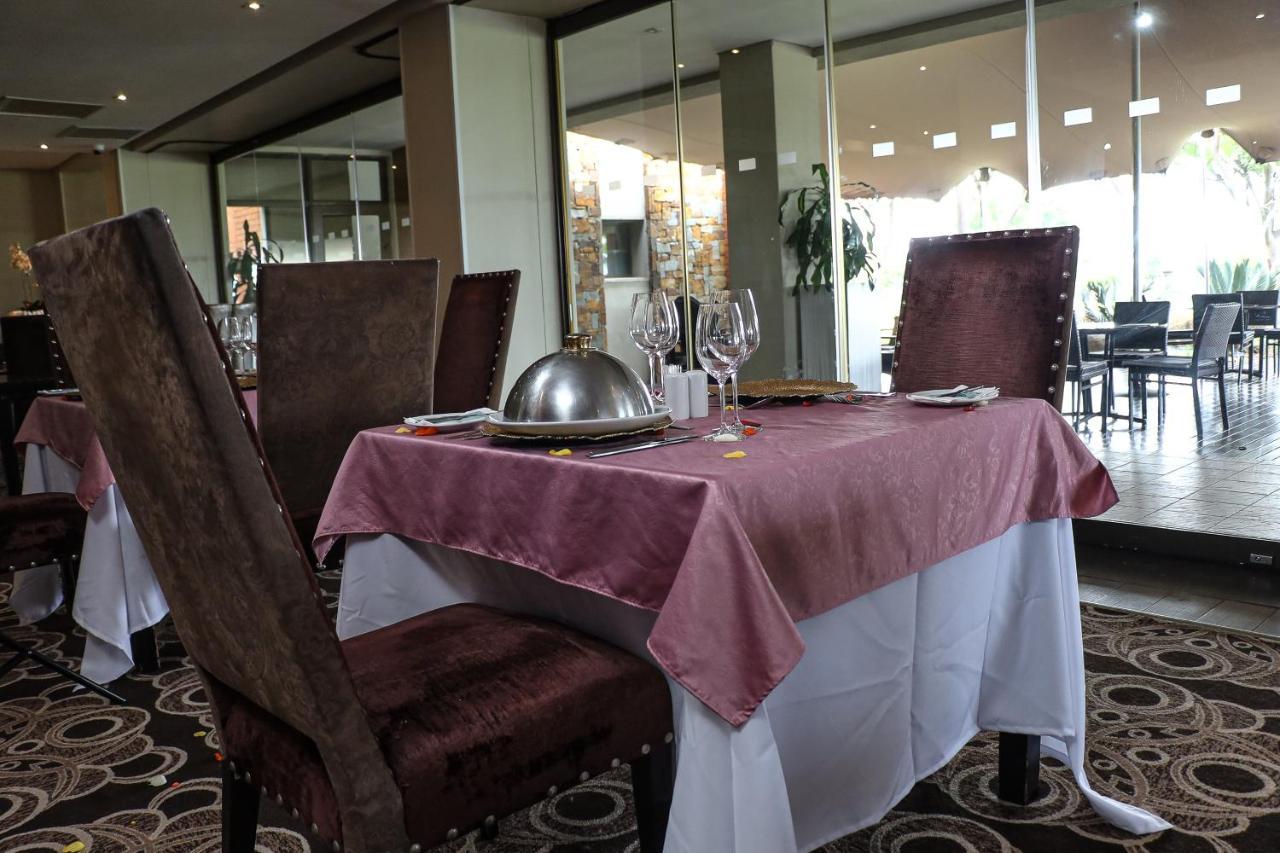 Royal Marang Hotel Phokeng Экстерьер фото A restaurant in the hotel